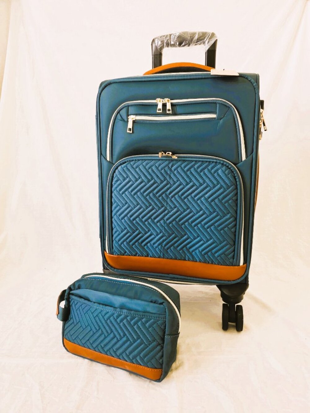 NWT! 22" Rainsmore 45L Rolling Carry-on Suitcase w/TSA Lock|Bonus Cosmetics Case